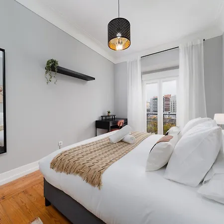 بيت ضيافة Entrecampos 3 L Comfort Stay, Fast Wifi, Steps To Metro, Near Campo Grande Park Lisboa