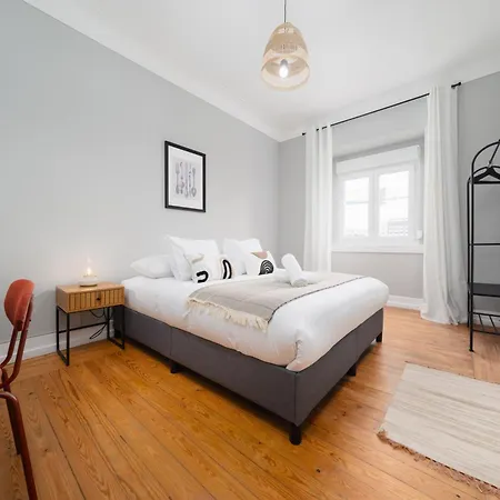 بيت ضيافة Entrecampos 3 L Comfort Stay, Fast Wifi, Steps To Metro, Near Campo Grande Park Lisboa